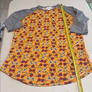 Colorful Floral Kids Raglan Shirt lularoe size 12 inexcellent condition
#124/3tt